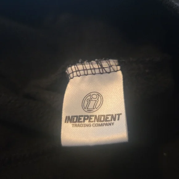 ‘Bad Omens’ Varsity Hoodie Unisex Large Sweatshirt Band Merch Black Red - RARE - Picture 9 of 9